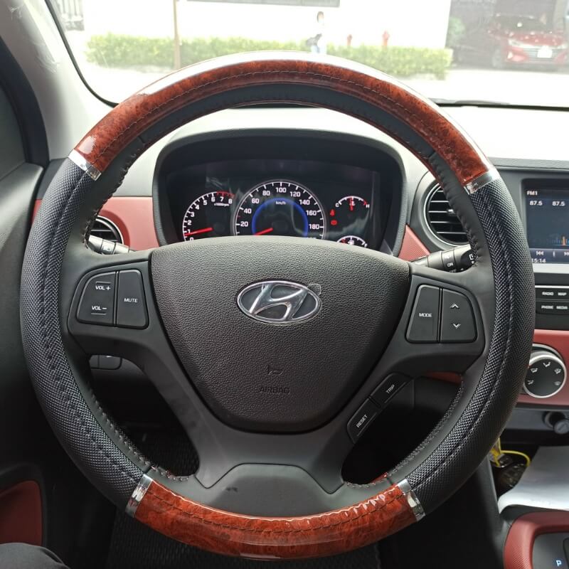 Bọc vô lăng Hyundai da vân gỗ