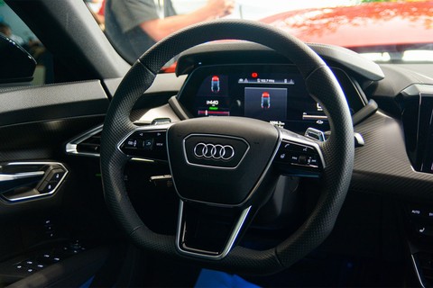 Bọc vô lăng Audi Etron cao cấp, được yêu thích hiện nay